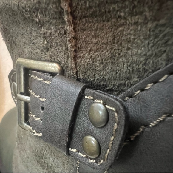 EARTH ORIGINS “Phoenix” Suede Leather Bootie in Dark Olive BNIB - Picture 13 of 16